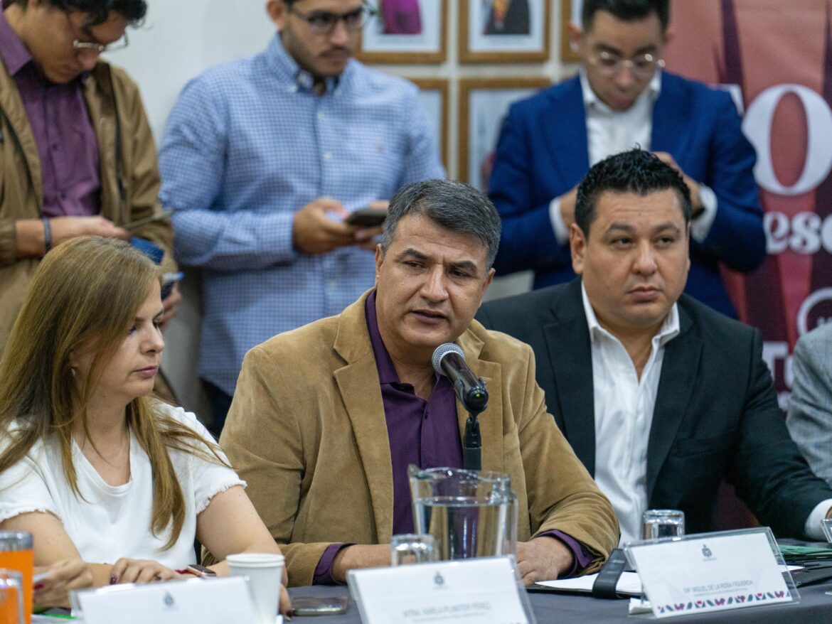 Miguel de la Rosa, con Karla Planter y Ricardo Villanueva