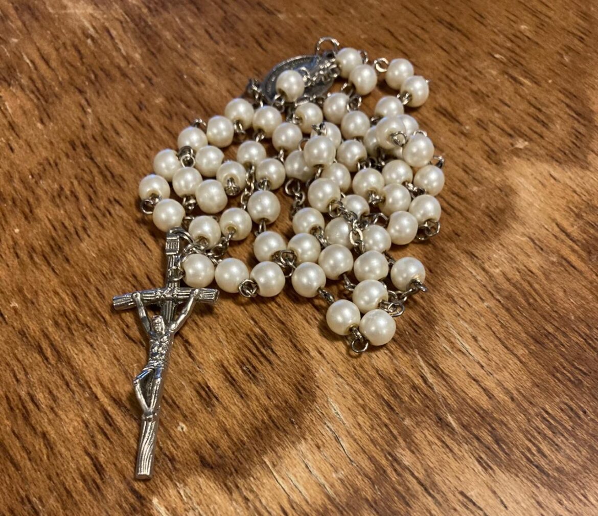 Rezarán rosario por la salud del Papa