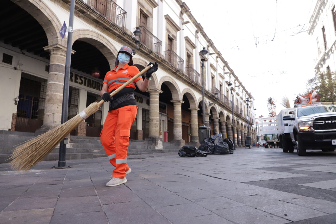 Escuadrón de la Limpieza en Plaza de los Mariachis